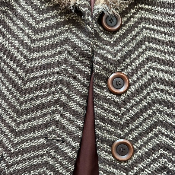 vintage frenchi chevron patterned coat with fur collar - Picture 5 of 10